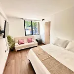 Comodas Y Modernas Habitaciones Con Bano Privado Para 2 Y 3 Personas En La 70 Laureles Estadio